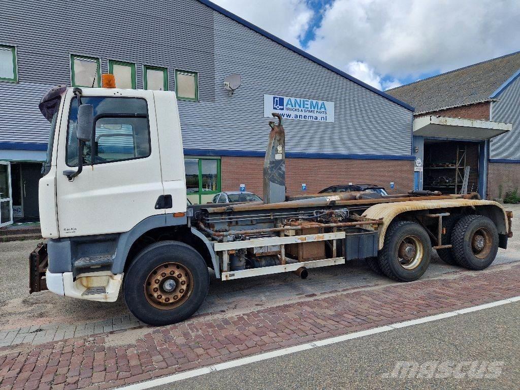Ginaf M 3232-S Treileri ar āķi