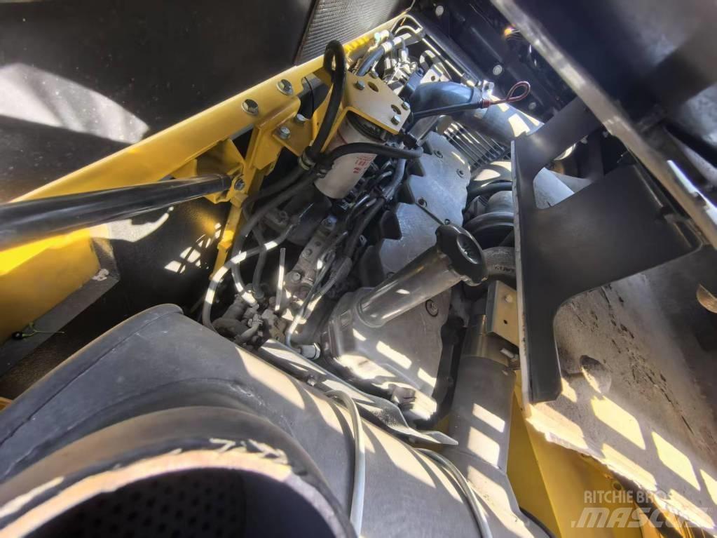 Komatsu PC 220-8 Kāpurķēžu ekskavatori