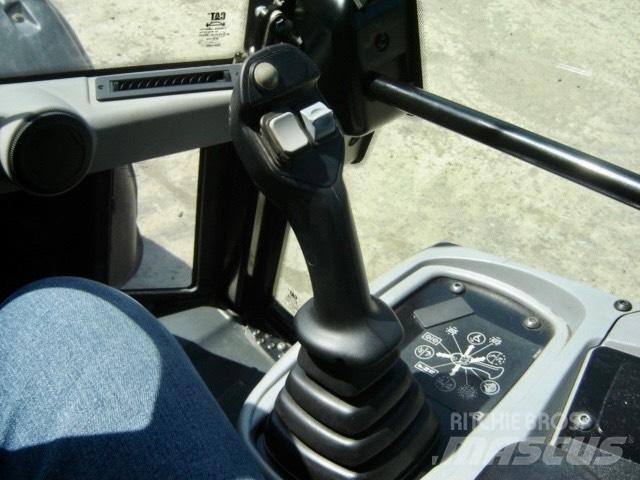 CAT 906 M Iekrāvēji uz riteņiem