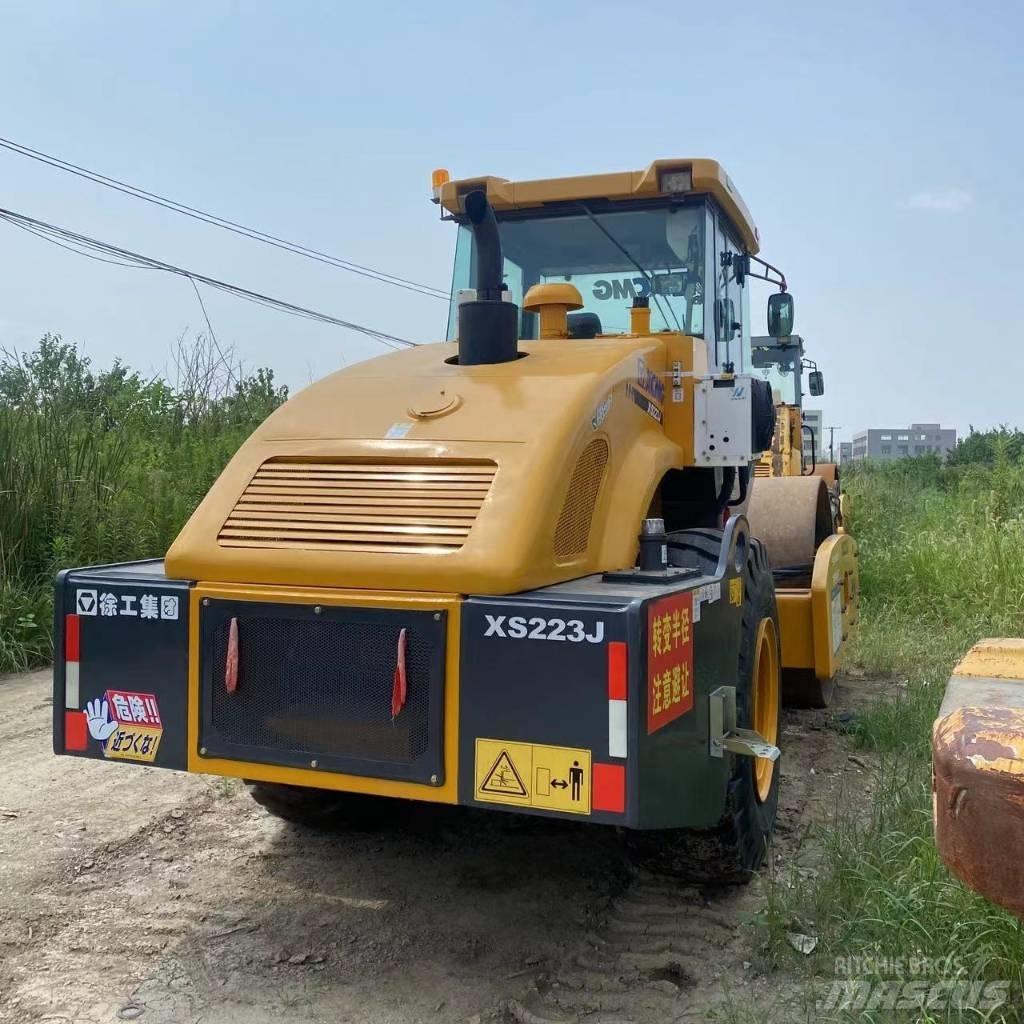 XCMG XS 223 J Vienvalča grunts veltņi
