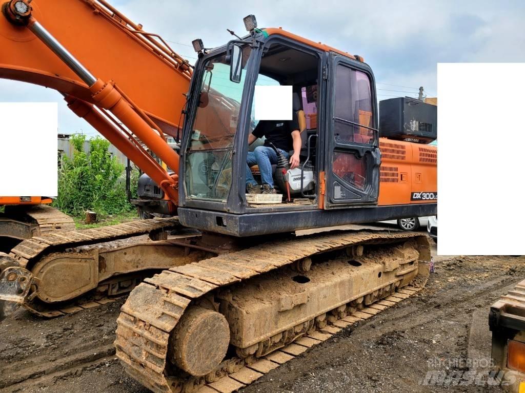 Doosan DX 300 LCA Kāpurķēžu ekskavatori