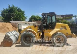 New Holland 12 D Iekrāvēji uz riteņiem