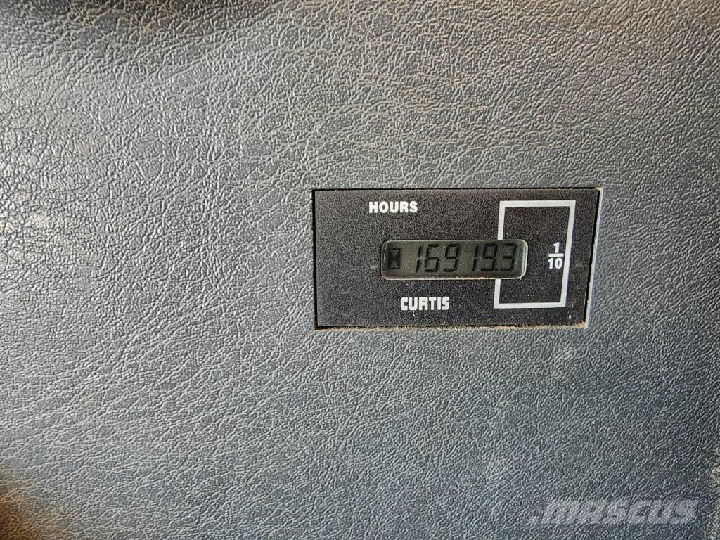 Hyundai Robex 140 W Ekskavatori uz riteņiem