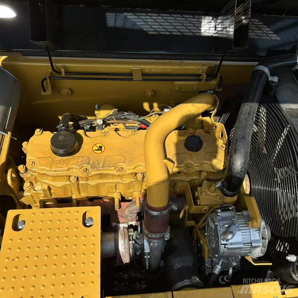 CAT 324D2L Kāpurķēžu ekskavatori