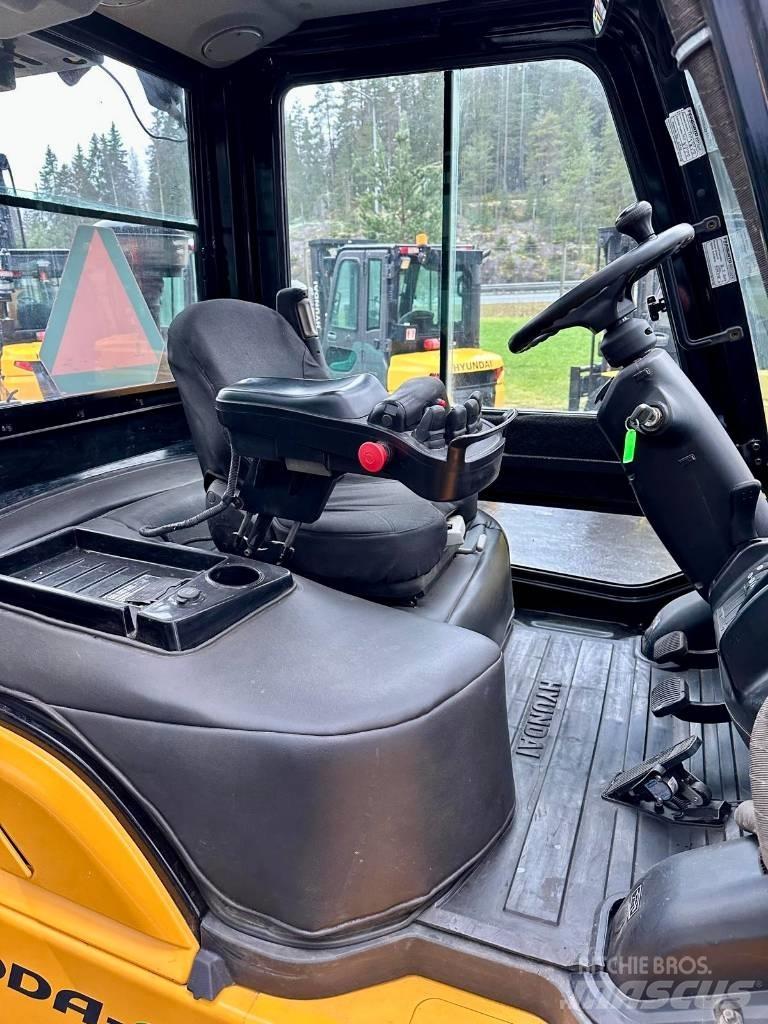 Hyundai 50DA-9 Tehnika ar dīzeļa dzinēju