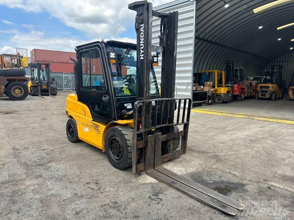 Hyundai 40D-9F Tehnika ar dīzeļa dzinēju