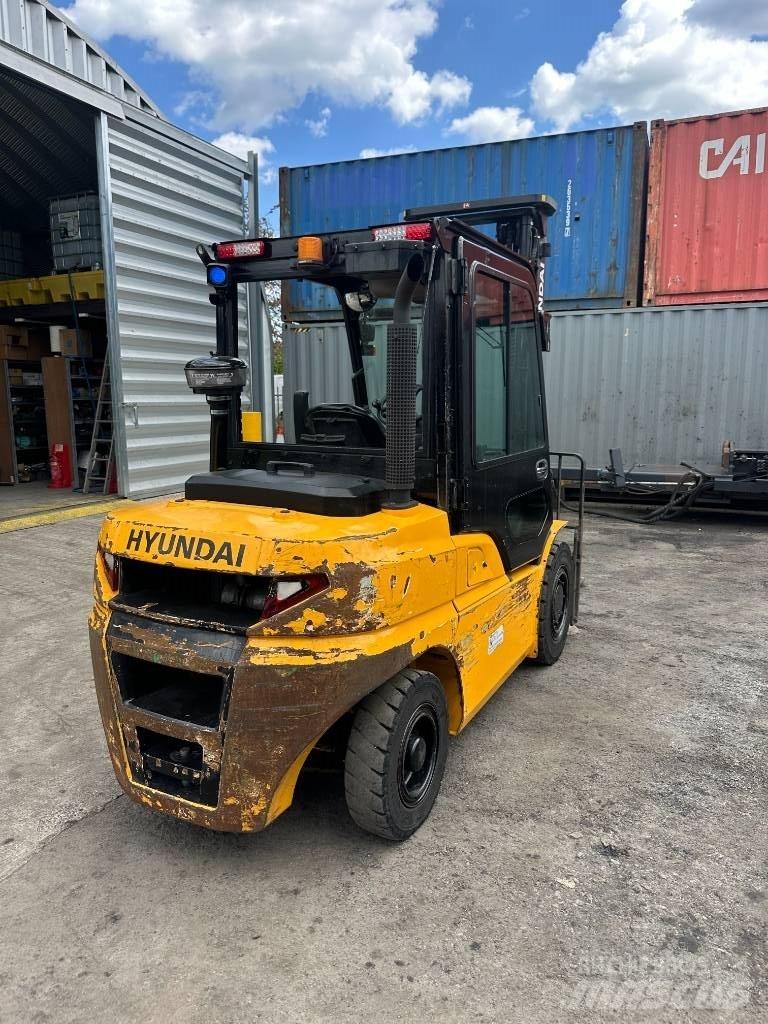 Hyundai 40D-9F Tehnika ar dīzeļa dzinēju