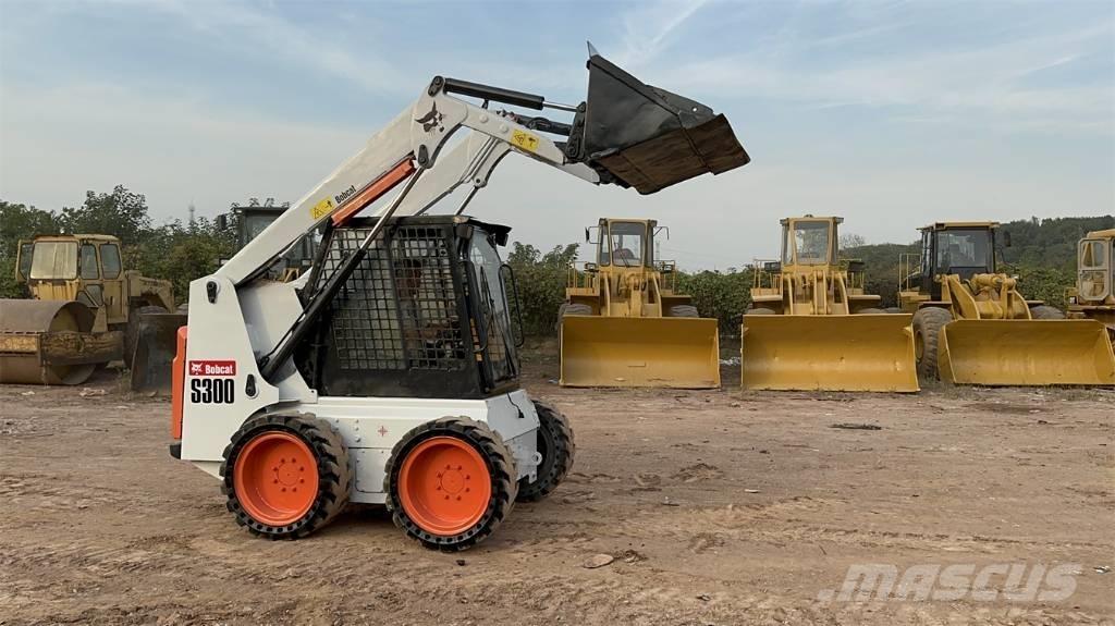 Bobcat S 300 Lietoti riteņu kompaktiekrāvēji