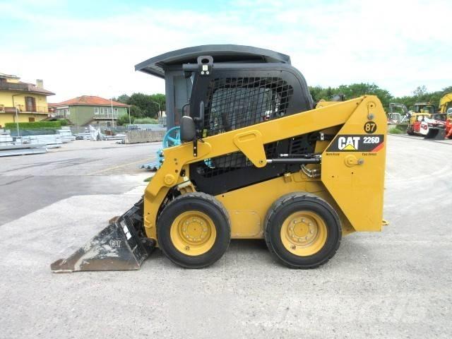 CAT 226 D Lietoti riteņu kompaktiekrāvēji
