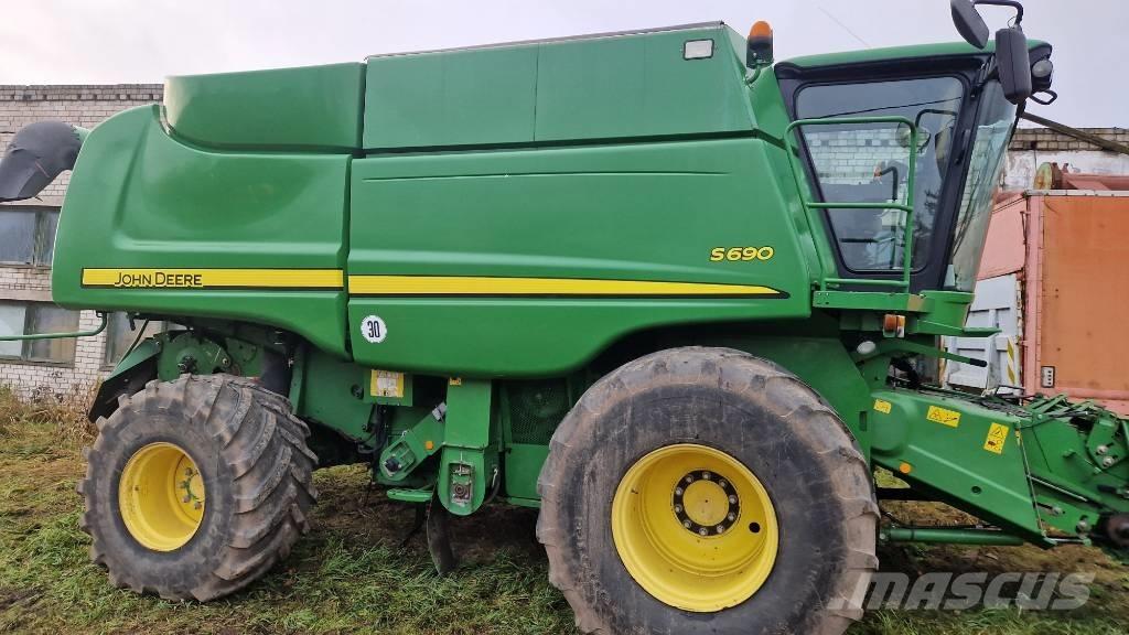 John Deere S 690 Ražas novākšanas kombaini