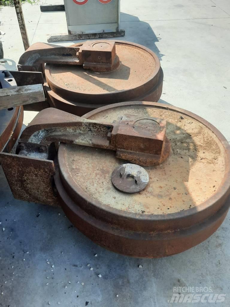 Hitachi EX 700 Sliedes, ķēdes un šasija
