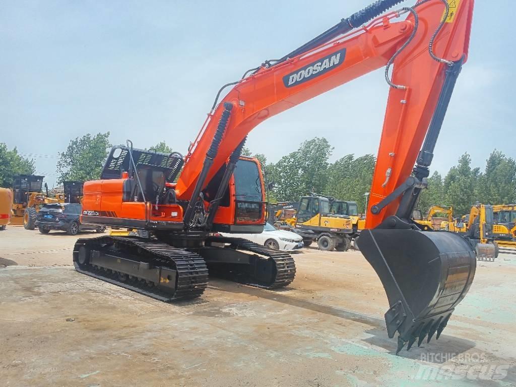 Doosan DX 225 LCA Kāpurķēžu ekskavatori