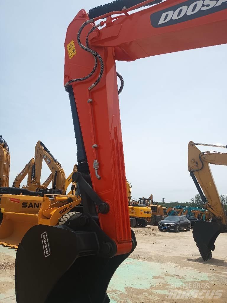 Doosan DX 225 LCA Kāpurķēžu ekskavatori