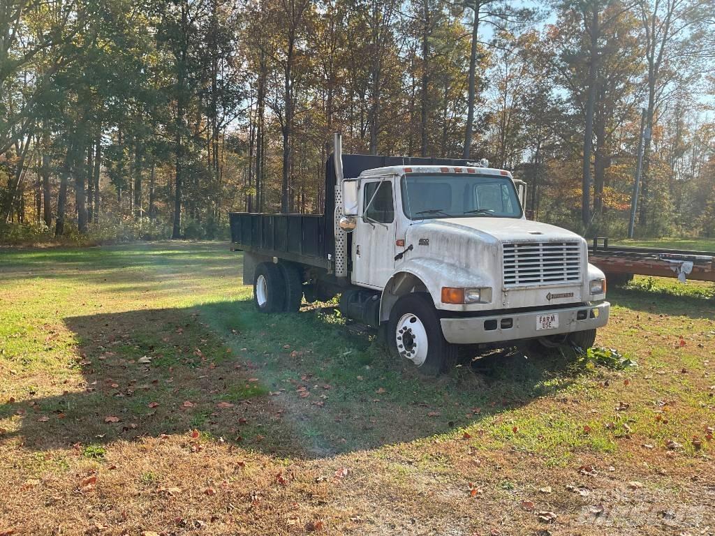 International 4900 Pašizgāzējs