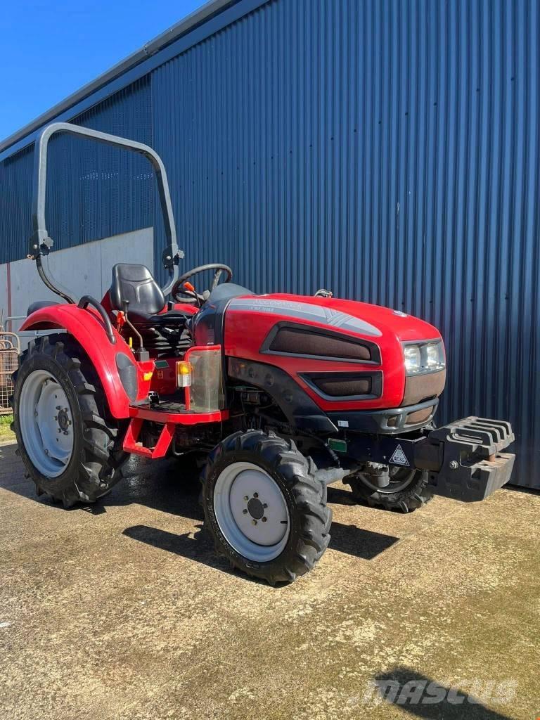 McCormick X10.30M Kompaktie traktori