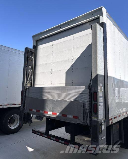 Freightliner M2 Furgons