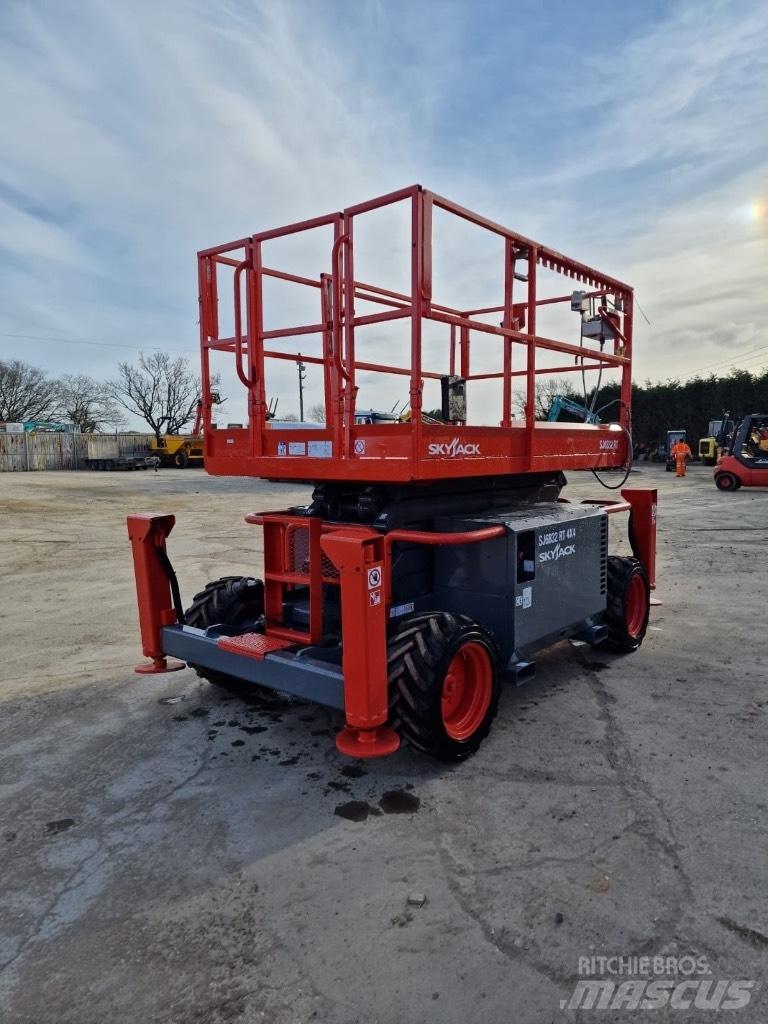 SkyJack SJ 6832 RT Šķerveida pacēlāji