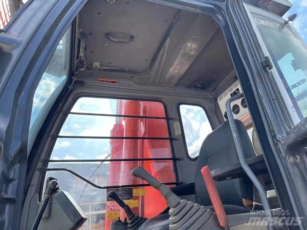 Hitachi ZX 200 C LC Kāpurķēžu ekskavatori