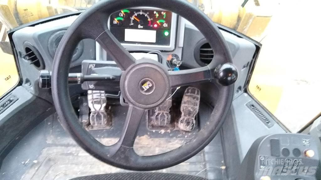 CAT 950M Iekrāvēji uz riteņiem