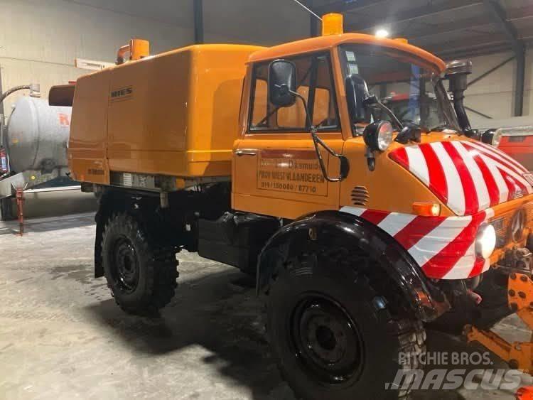 Mercedes-Benz unimog Ielu tīrīšanas mašīnas