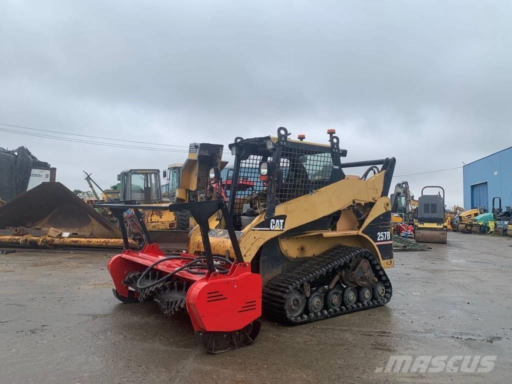 CAT 257 B Lietoti riteņu kompaktiekrāvēji