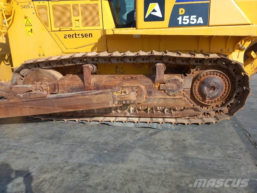 Komatsu D155A-6R Kāpurķēžu buldozeri