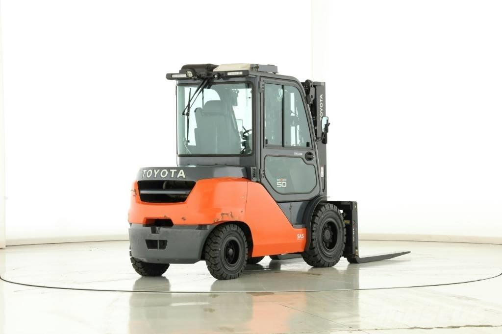 Toyota 40-8-FD-50-N Tehnika ar dīzeļa dzinēju