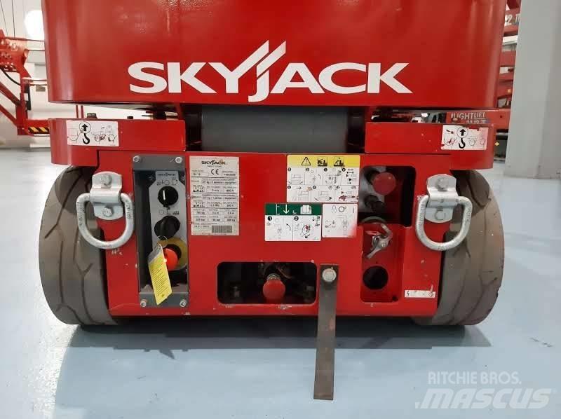 SkyJack SJ 12 Vertikālie pacēlāji