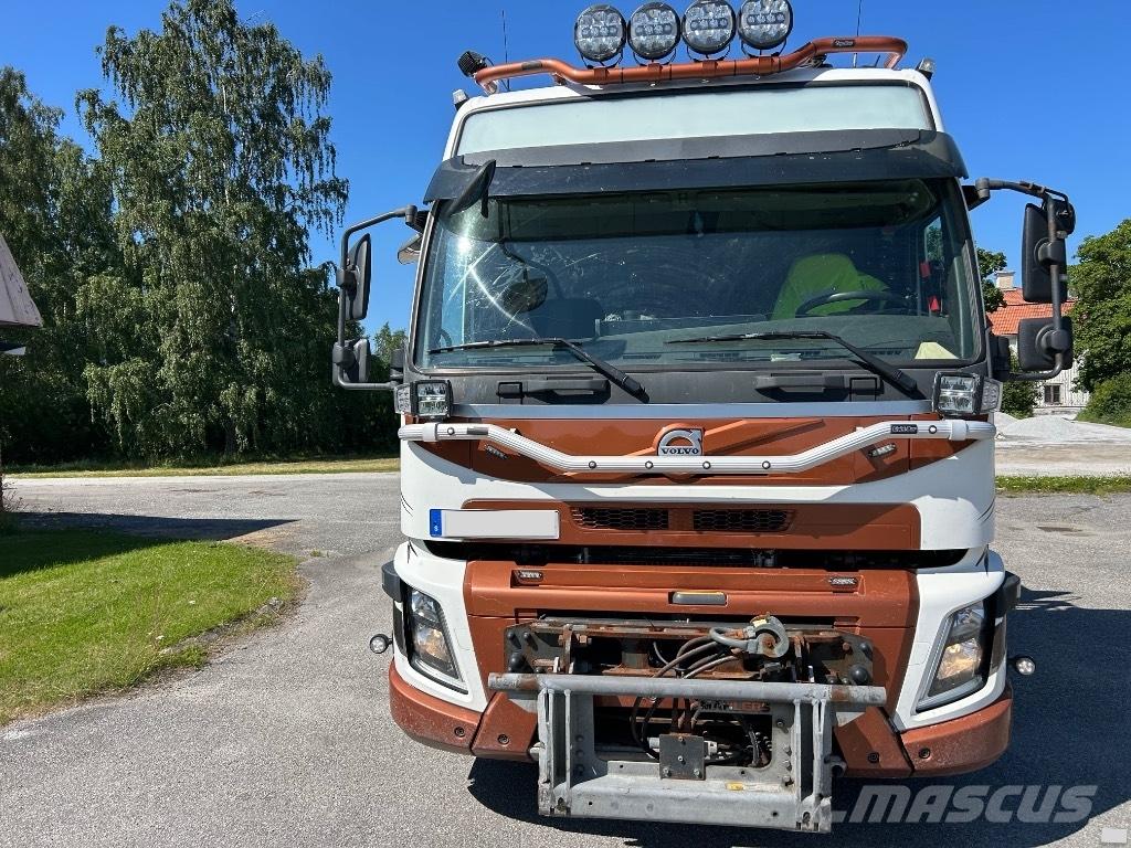 Volvo FMX 510 Treileri ar āķi