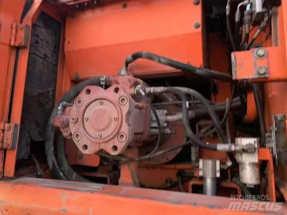 Doosan DH 210 W-7 Ekskavatori uz riteņiem