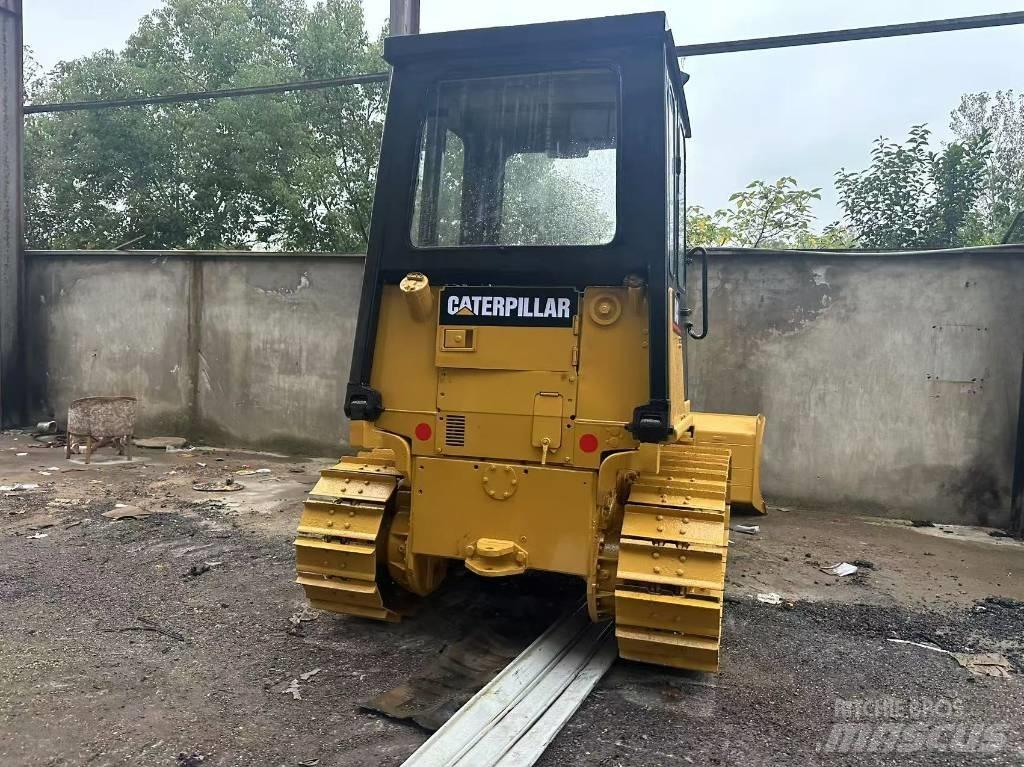 CAT D 4 C Kāpurķēžu buldozeri
