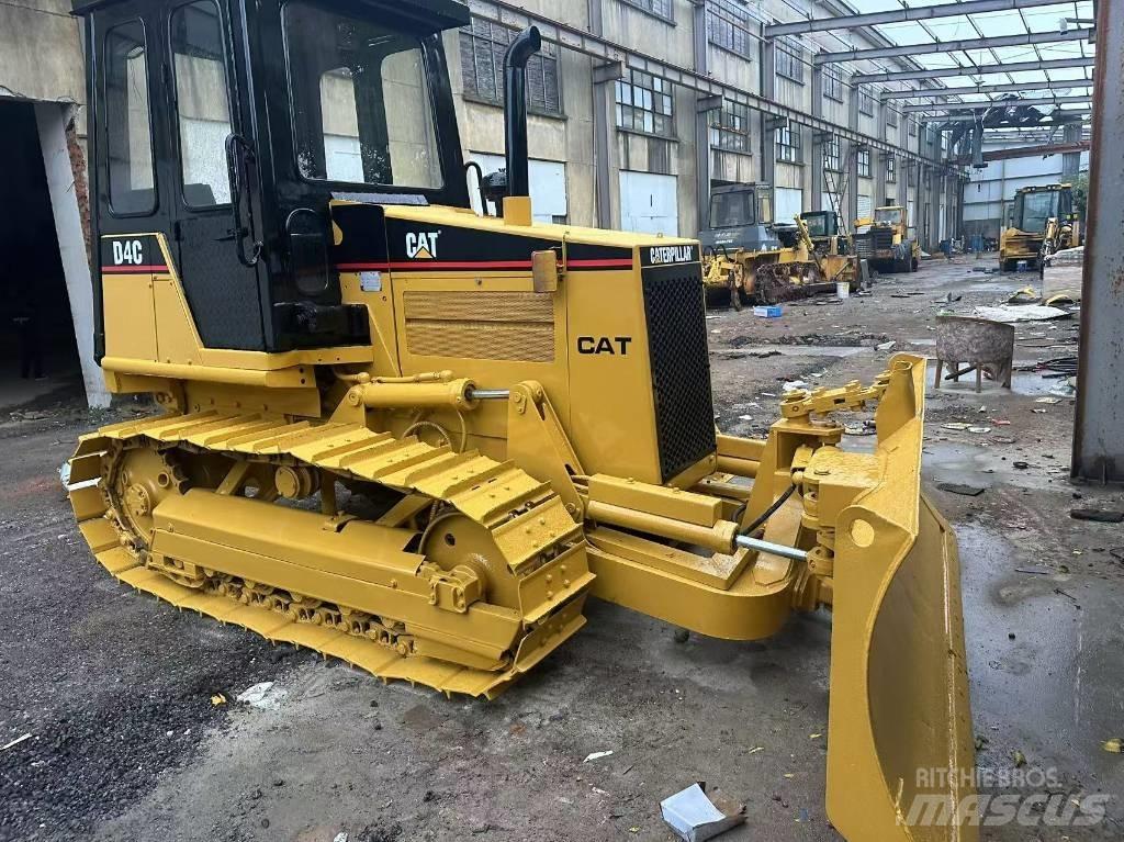 CAT D 4 C Kāpurķēžu buldozeri