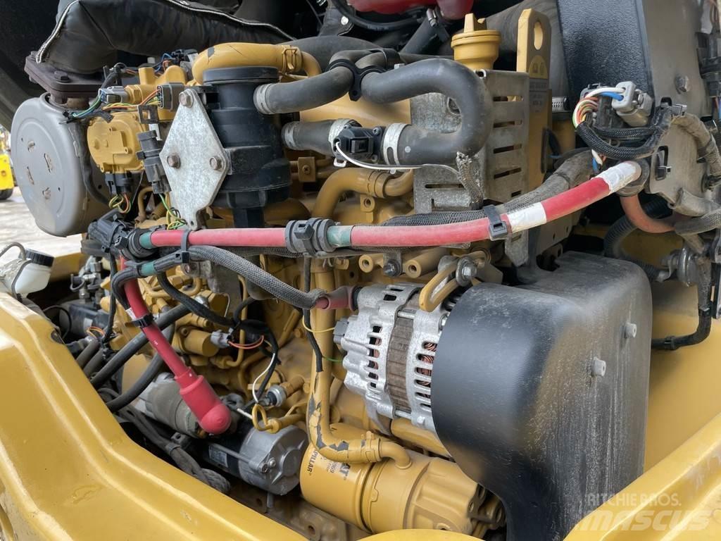 CAT 907M Iekrāvēji uz riteņiem