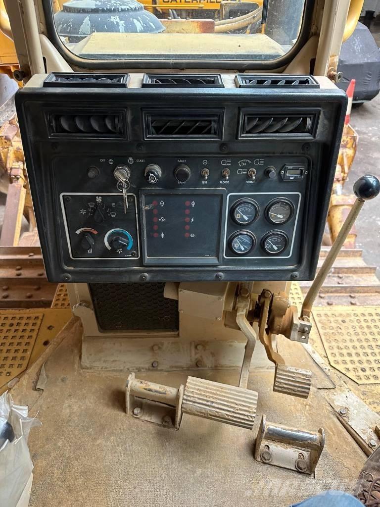 CAT D 6 H II Kāpurķēžu buldozeri