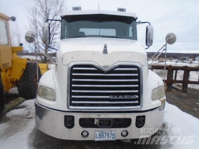Mack CXU 613 Vilcēji
