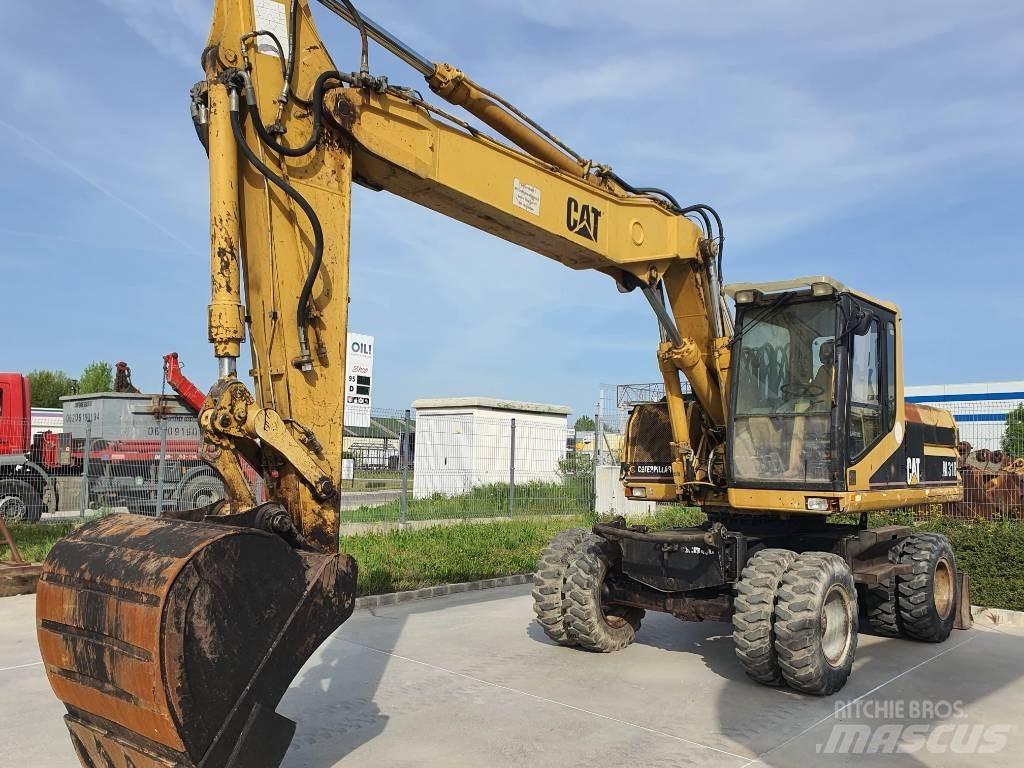 CAT M 318 Ekskavatori uz riteņiem