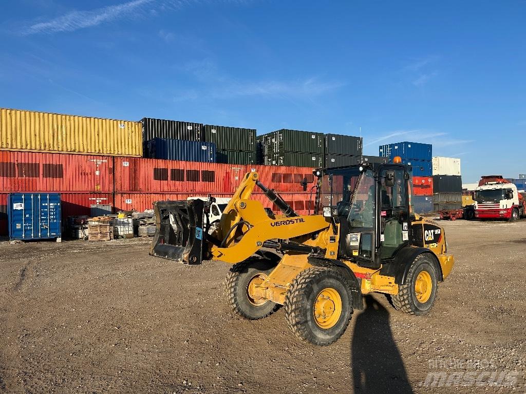 CAT 906M Iekrāvēji uz riteņiem