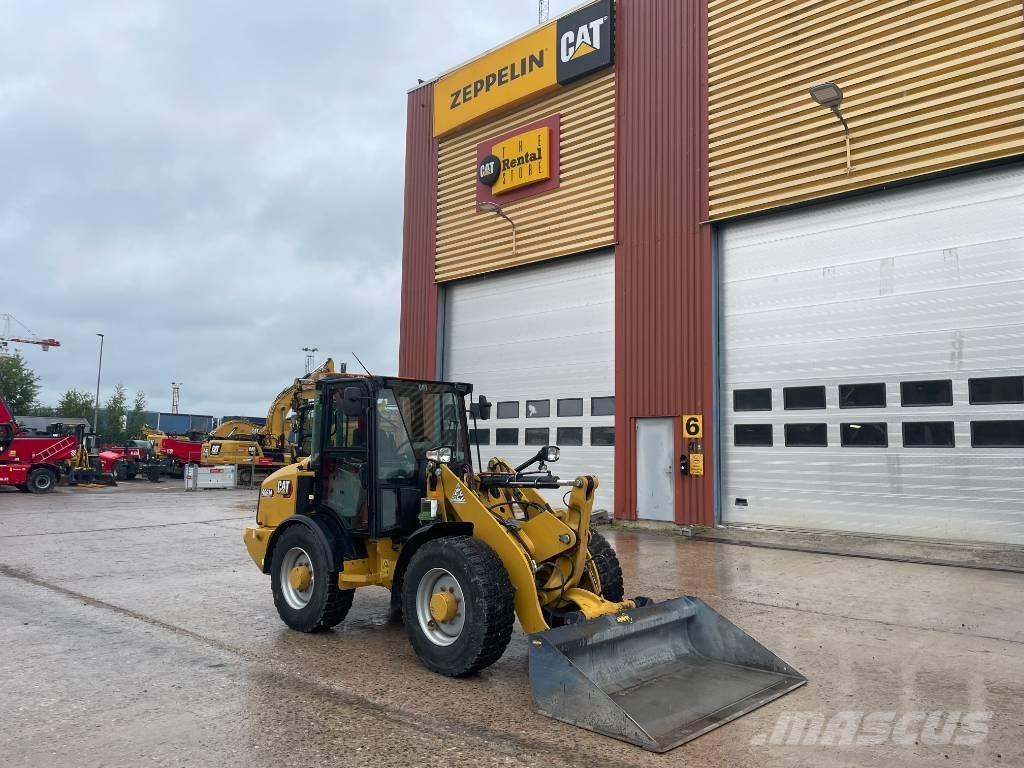 CAT 906 M Iekrāvēji uz riteņiem