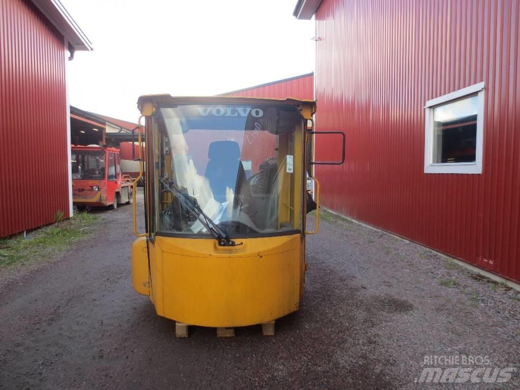 Volvo L 180 D Kabīnes un interjers