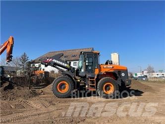 Doosan DL 220 Iekrāvēji uz riteņiem