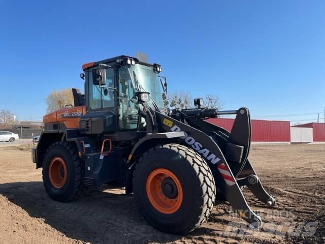 Doosan DL 220 Iekrāvēji uz riteņiem
