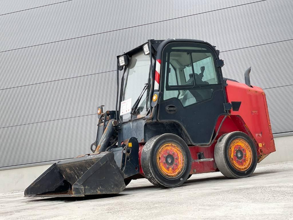 JCB R260 Lietoti riteņu kompaktiekrāvēji