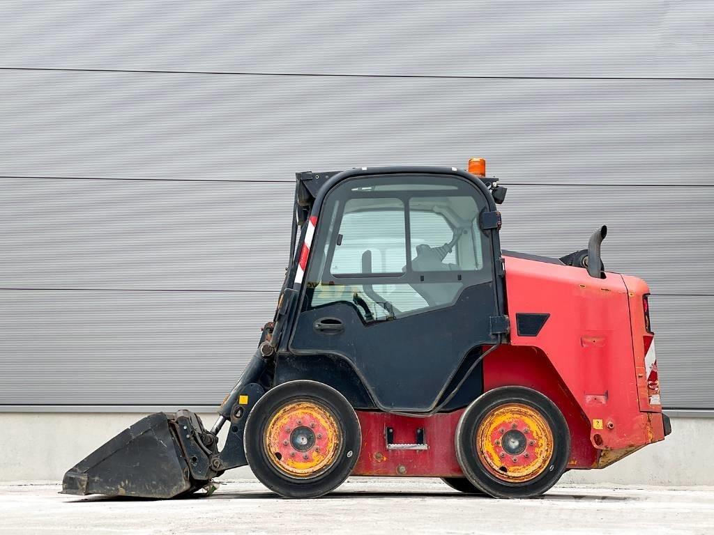 JCB R260 Lietoti riteņu kompaktiekrāvēji