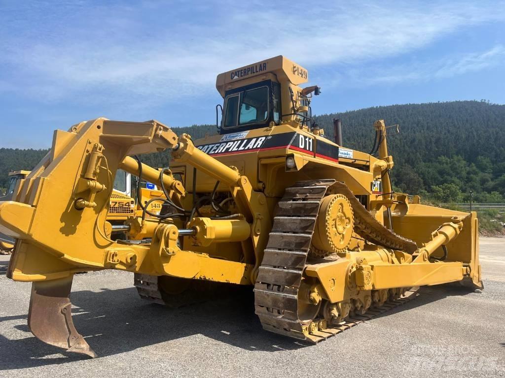 CAT D 10 Kāpurķēžu buldozeri