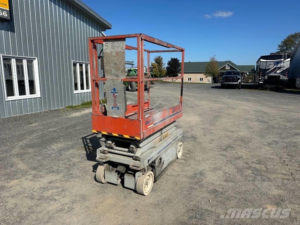 SkyJack SJ III 3015 Šķerveida pacēlāji