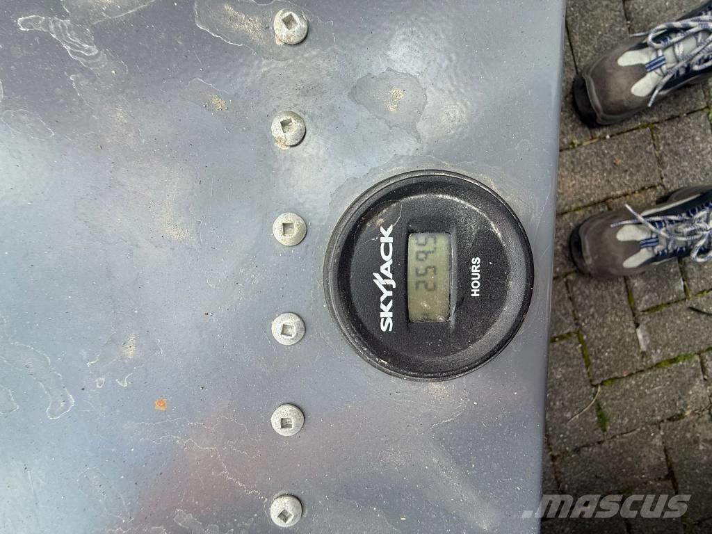 SkyJack SJ 3219 Šķerveida pacēlāji