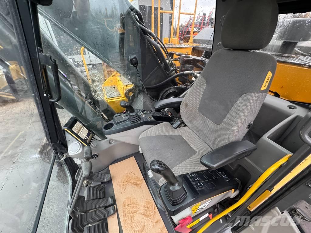 Volvo EC 300 E Kāpurķēžu ekskavatori