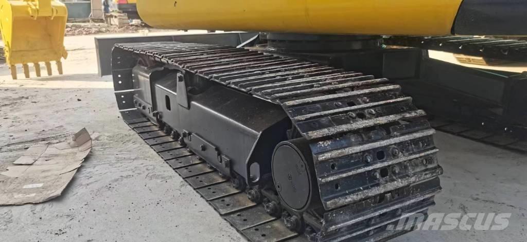Komatsu 56-7 Kāpurķēžu ekskavatori