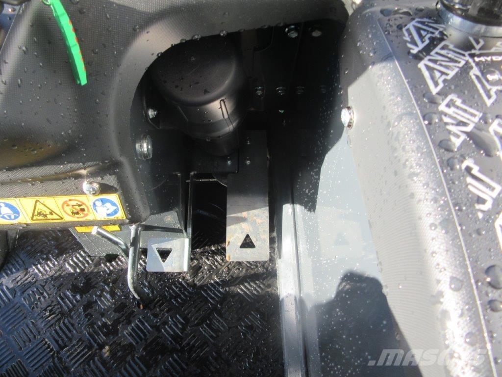 Avant 220 Teleskopiskie manipulatori