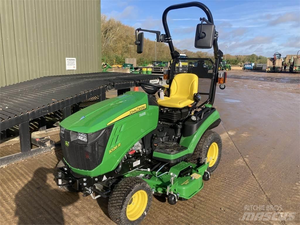 John Deere 1026R Kompaktie traktori